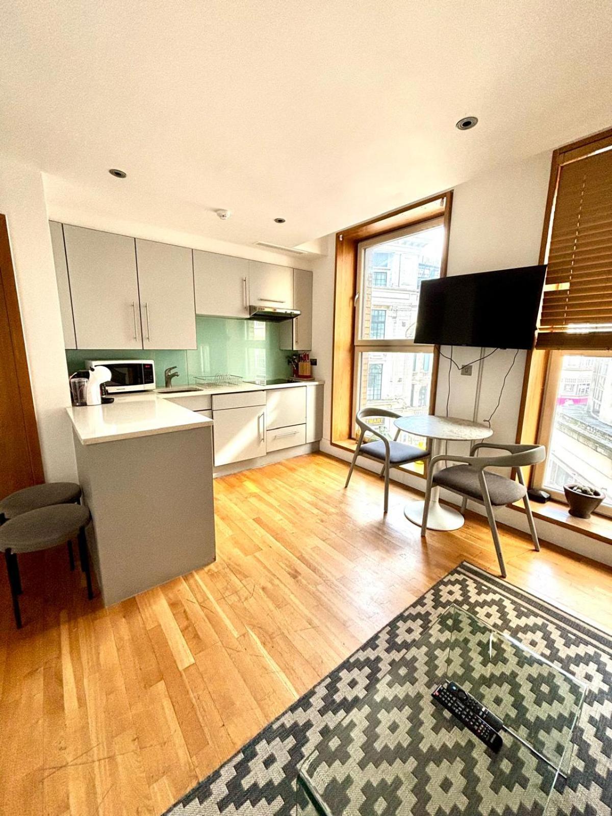 1 Bedroom In Piccadilly Circus St James Cov1 Londen Buitenkant foto